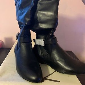Kim Rogers Black boots new never been worn
